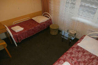 Гостиница База отдыха Связист Петровское Стандартный двухместный номер с 2 отдельными кроватями-1